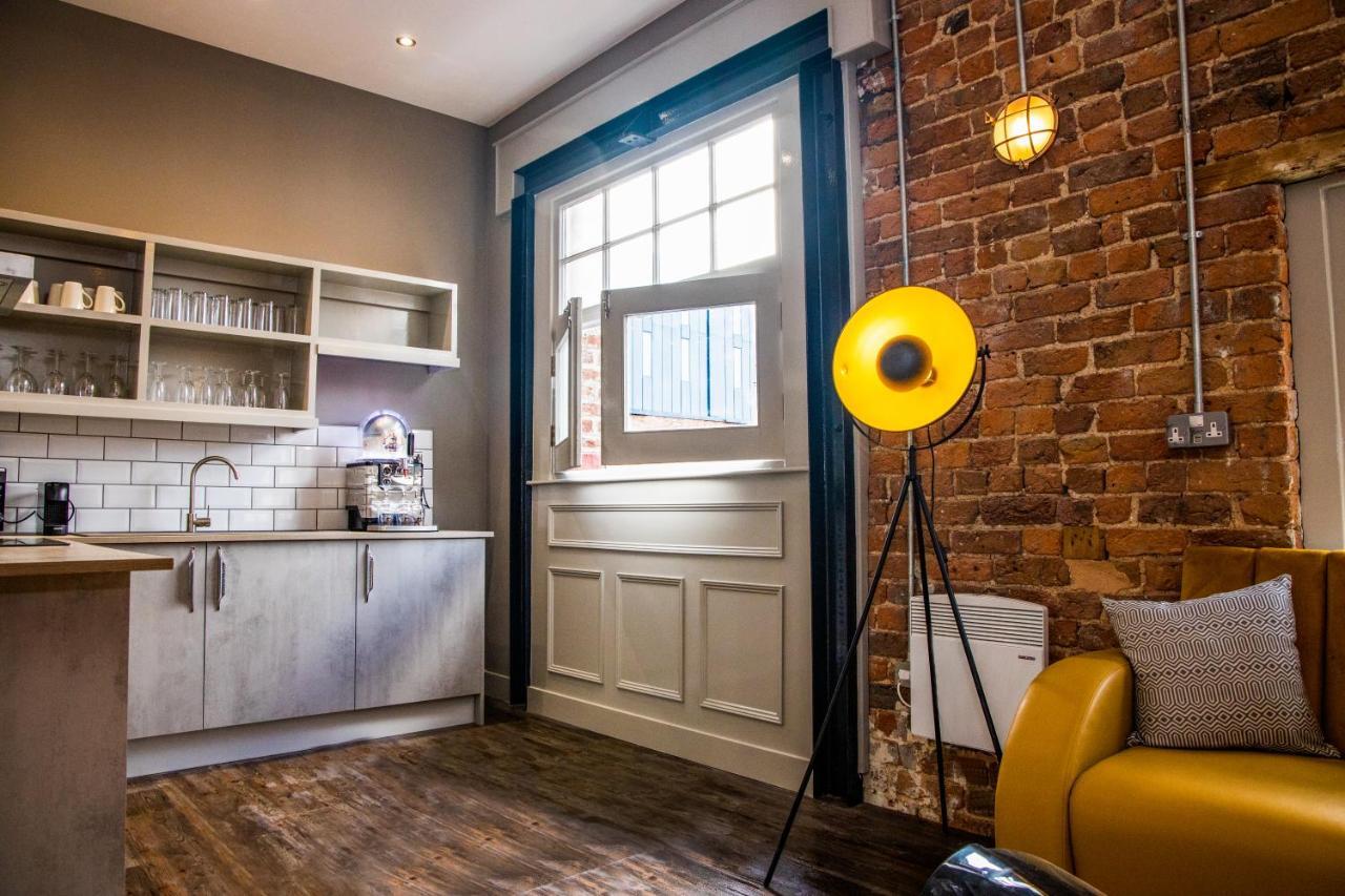 York Street Apartment *